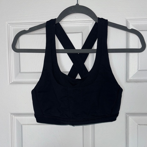 Lululemon Women's Black Sports Bra - Picture 1 of 4